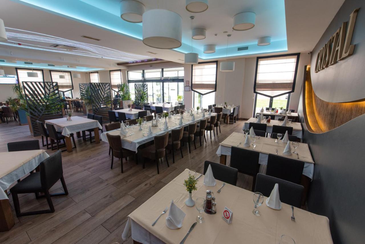 Hotel Crystal Pecinci Luaran gambar