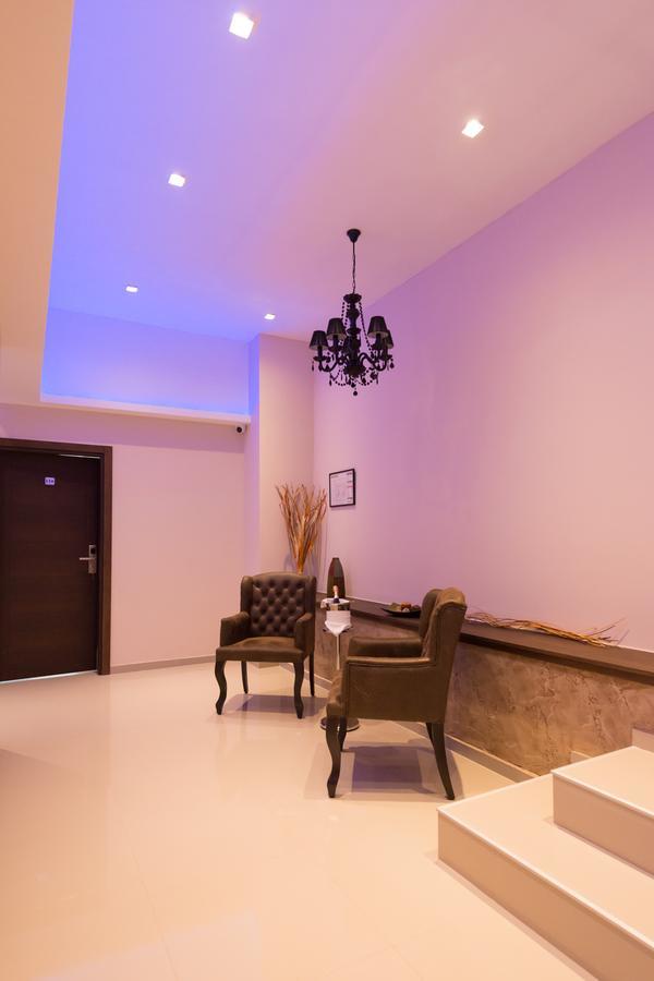 Hotel Crystal Pecinci Luaran gambar