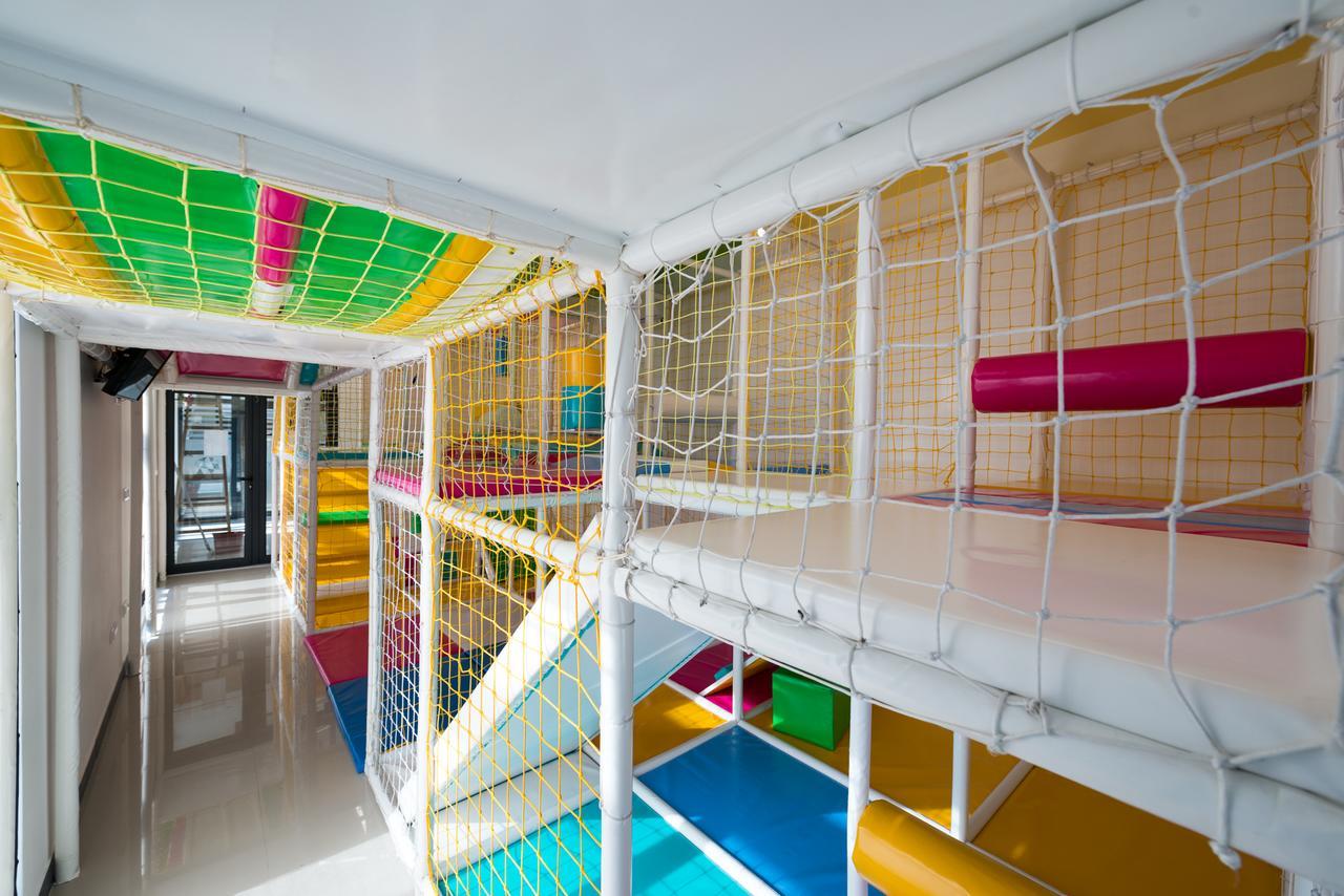 Hotel Crystal Pecinci Luaran gambar