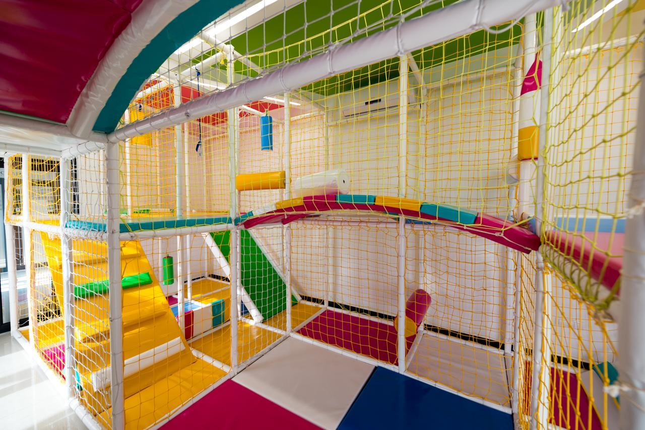 Hotel Crystal Pecinci Luaran gambar