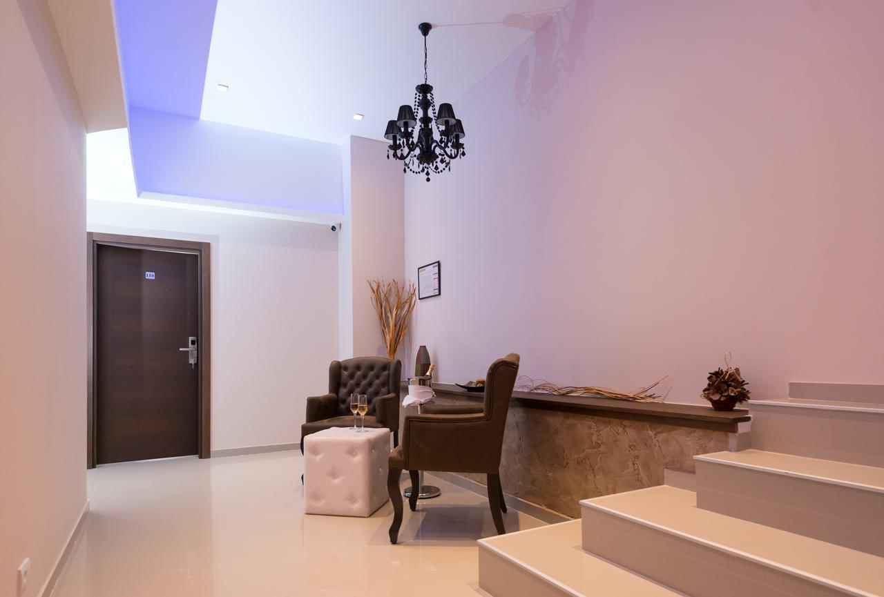 Hotel Crystal Pecinci Luaran gambar