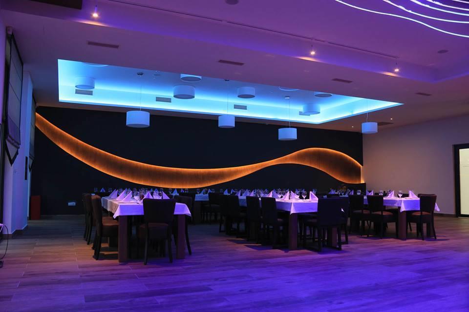 Hotel Crystal Pecinci Luaran gambar