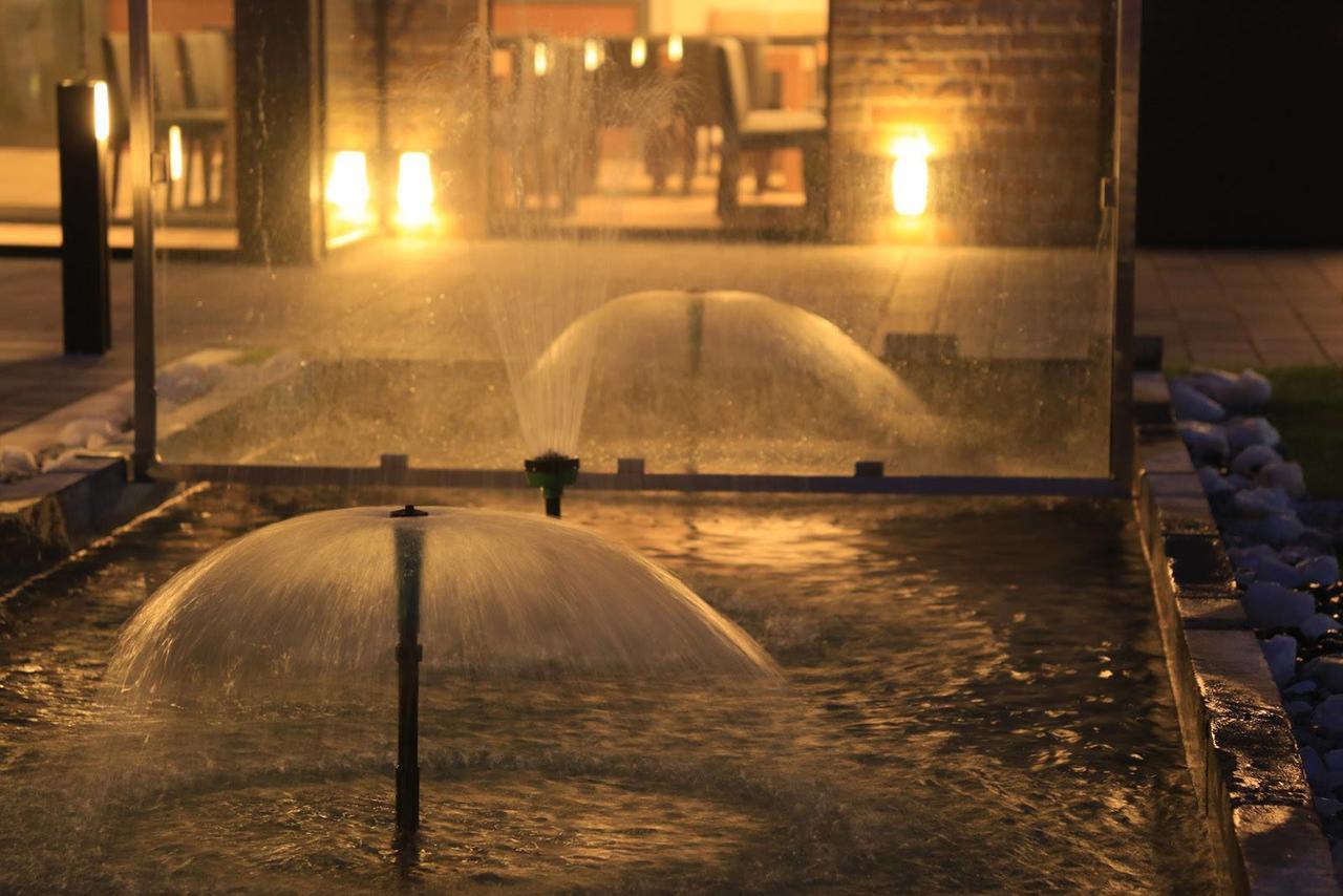 Hotel Crystal Pecinci Luaran gambar