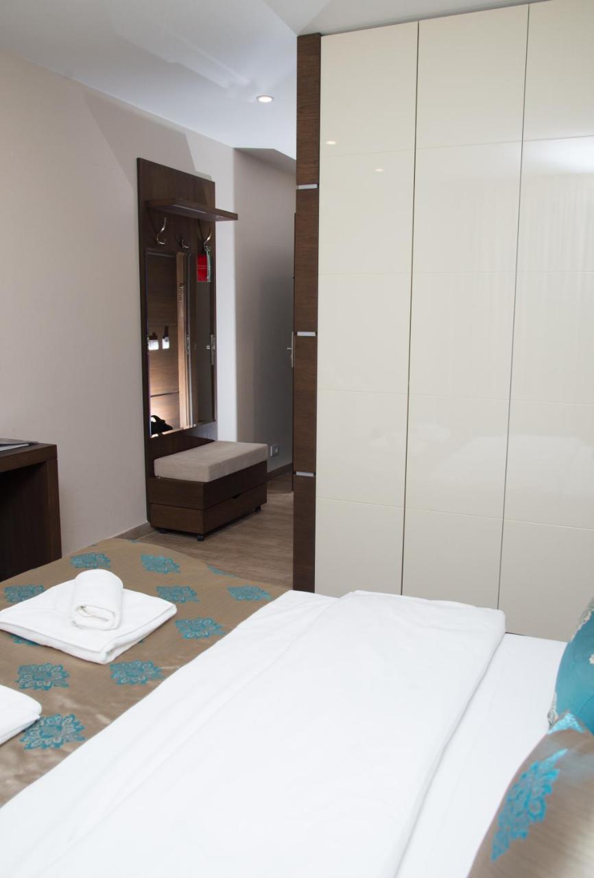Hotel Crystal Pecinci Luaran gambar