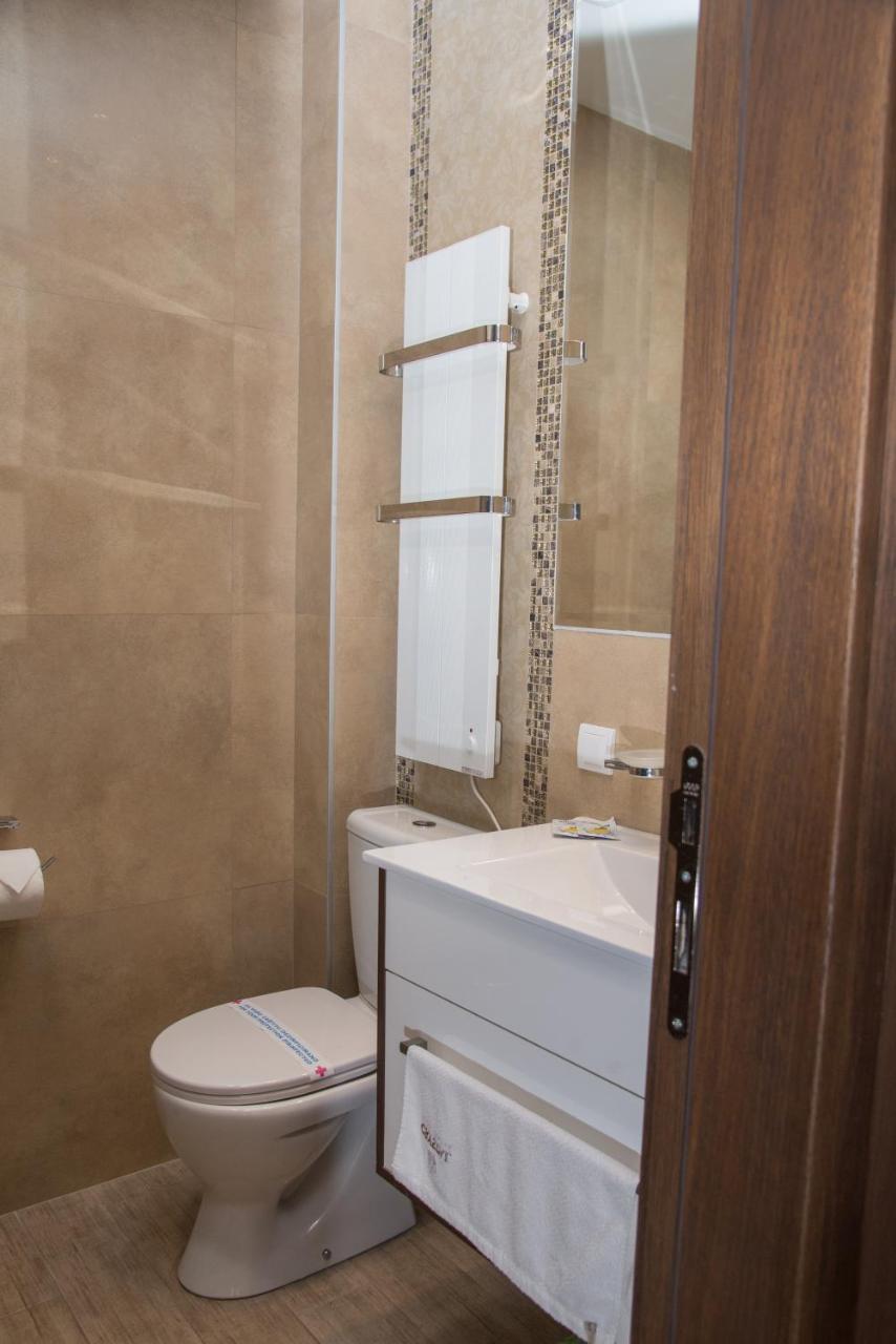 Hotel Crystal Pecinci Luaran gambar