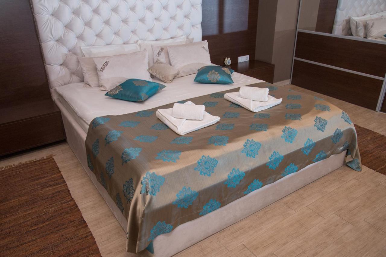 Hotel Crystal Pecinci Luaran gambar