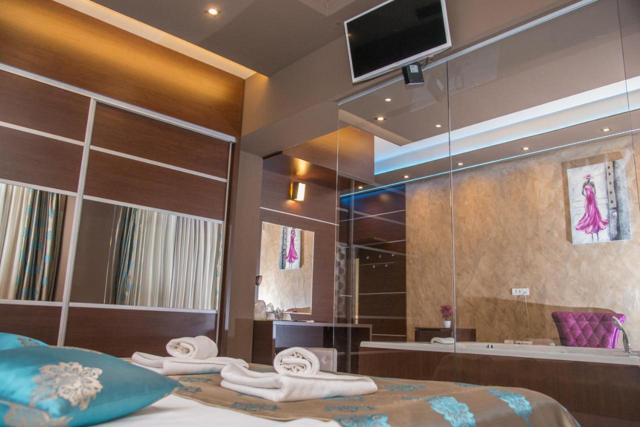 Hotel Crystal Pecinci Luaran gambar